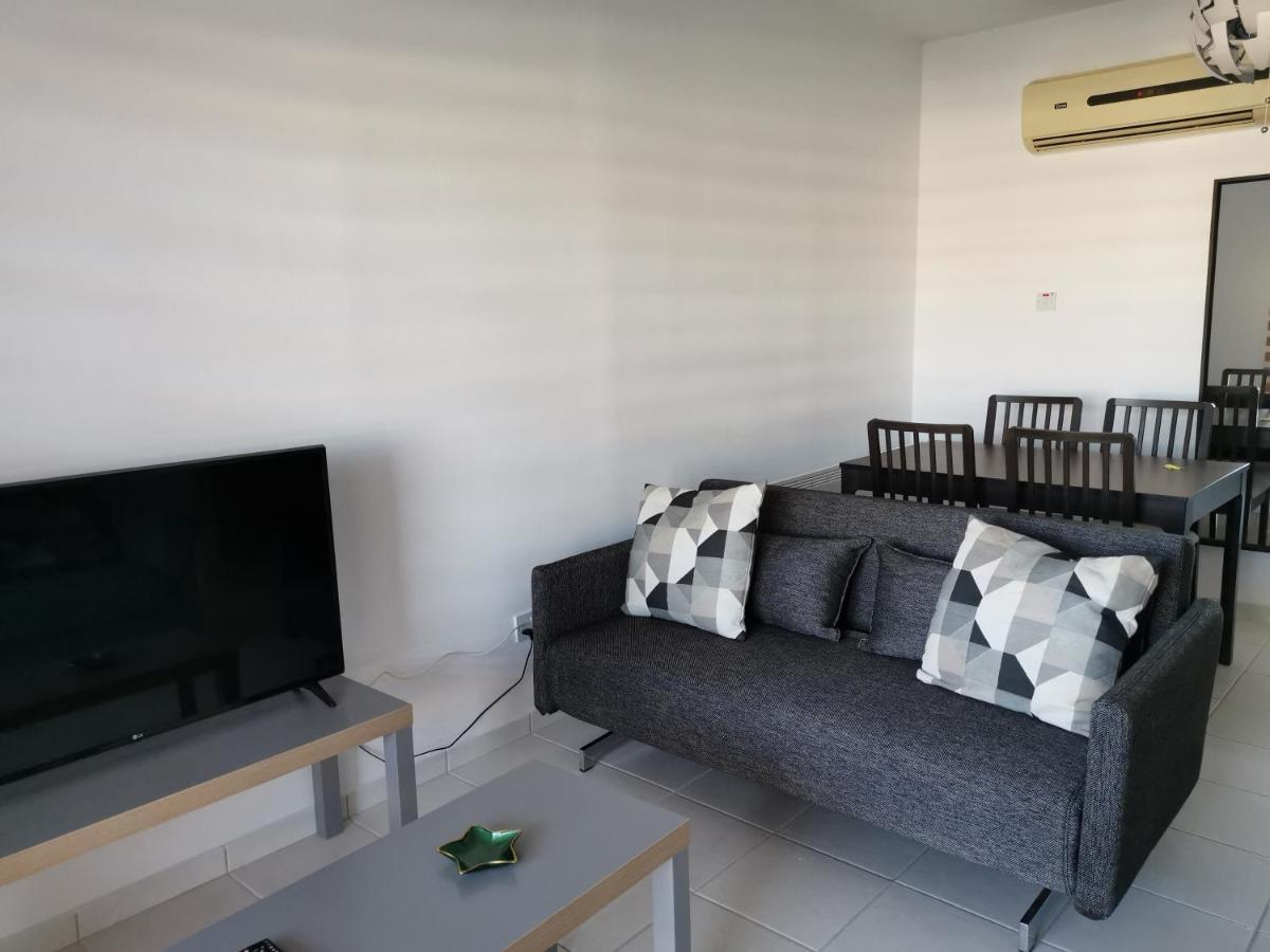 Iris Village, Near Kings Avenue Mall - By Imh Travel & Tours 파포스 외부 사진