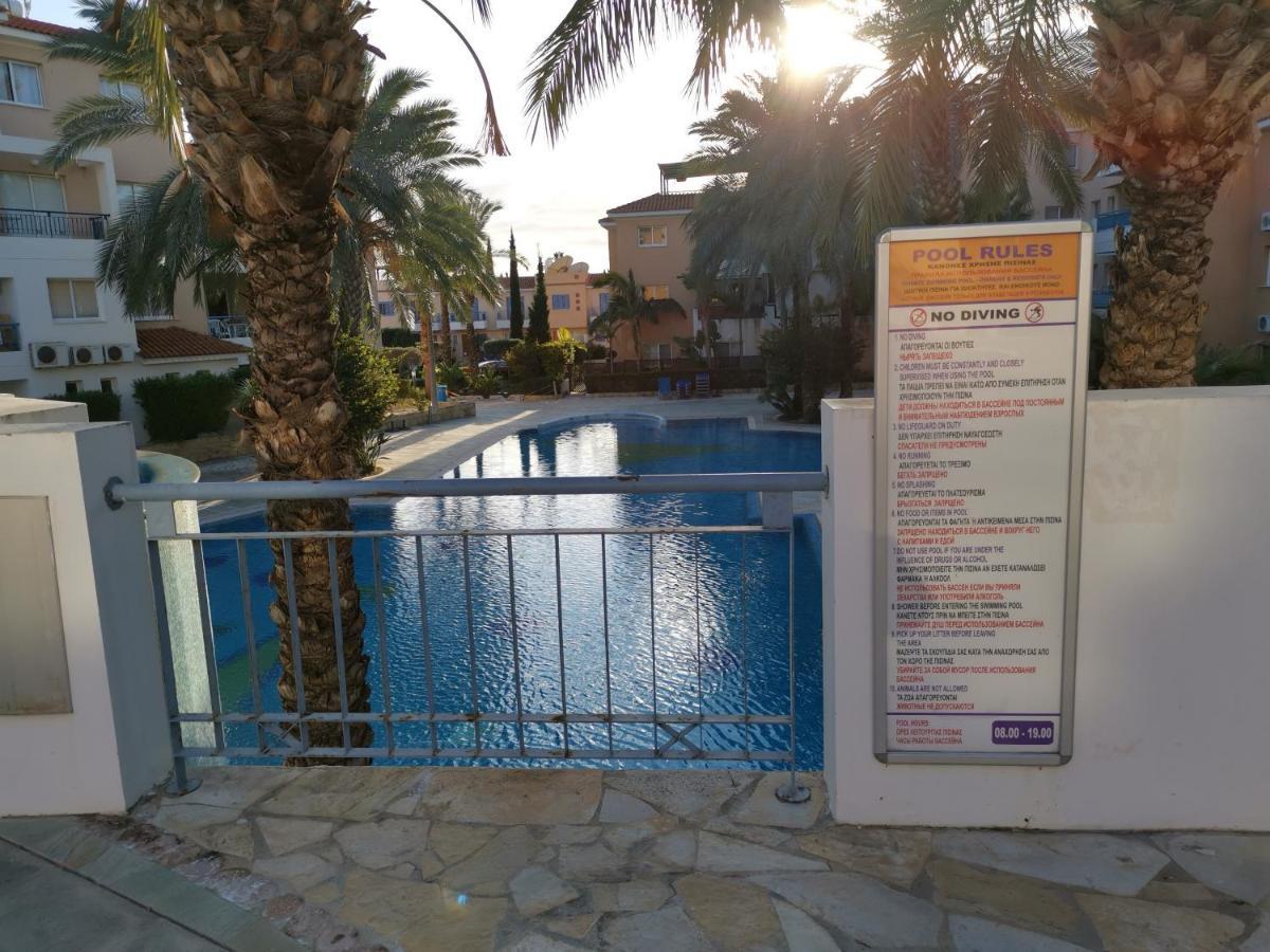 Iris Village, Near Kings Avenue Mall - By Imh Travel & Tours 파포스 외부 사진