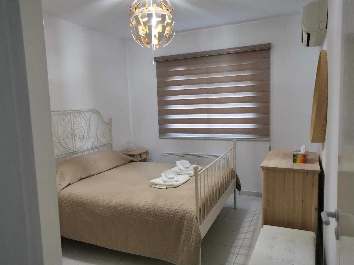 Iris Village, Near Kings Avenue Mall - By Imh Travel & Tours 파포스 외부 사진