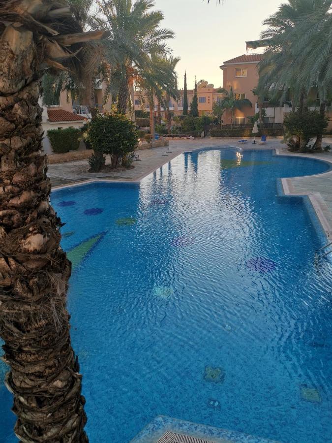 Iris Village, Near Kings Avenue Mall - By Imh Travel & Tours 파포스 외부 사진