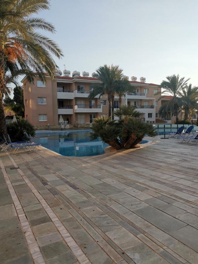 Iris Village, Near Kings Avenue Mall - By Imh Travel & Tours 파포스 외부 사진