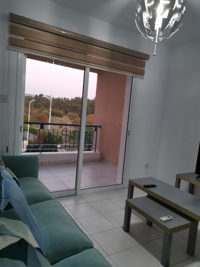 Iris Village, Near Kings Avenue Mall - By Imh Travel & Tours 파포스 외부 사진
