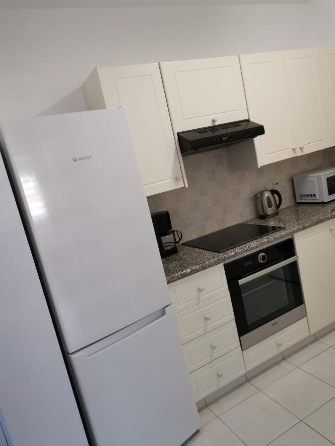 Iris Village, Near Kings Avenue Mall - By Imh Travel & Tours 파포스 외부 사진