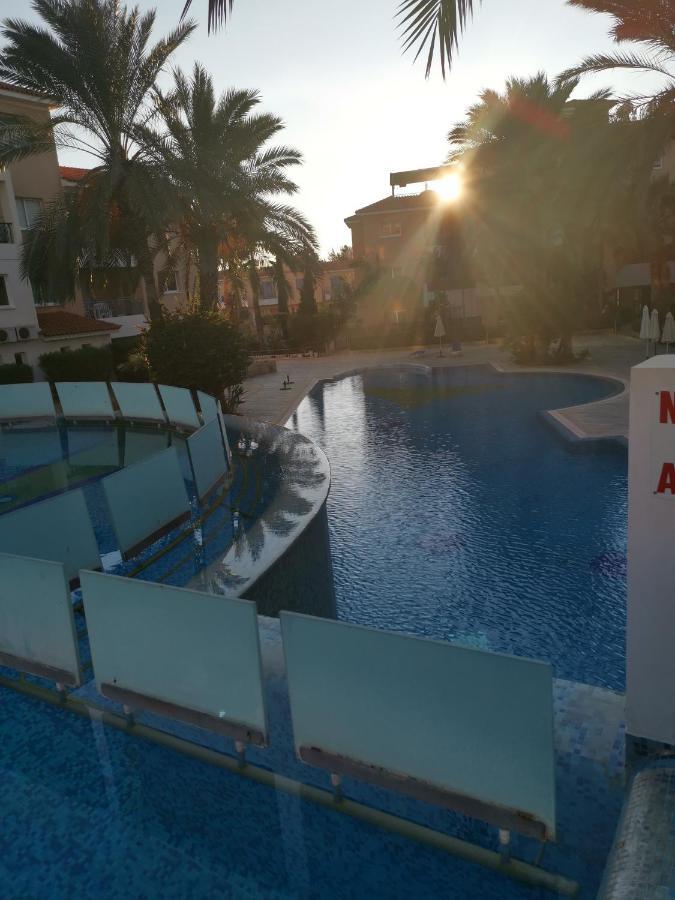 Iris Village, Near Kings Avenue Mall - By Imh Travel & Tours 파포스 외부 사진
