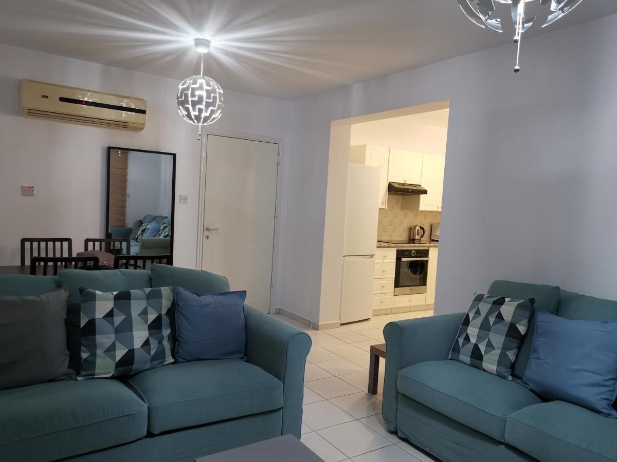 Iris Village, Near Kings Avenue Mall - By Imh Travel & Tours 파포스 외부 사진