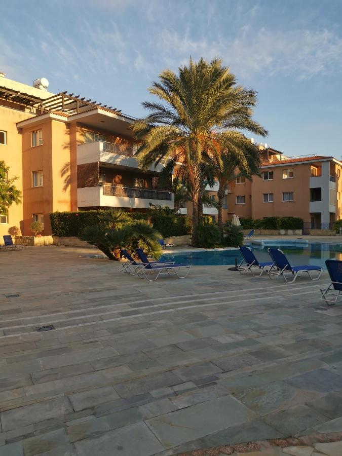 Iris Village, Near Kings Avenue Mall - By Imh Travel & Tours 파포스 외부 사진