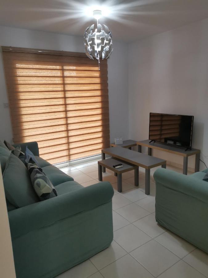 Iris Village, Near Kings Avenue Mall - By Imh Travel & Tours 파포스 외부 사진