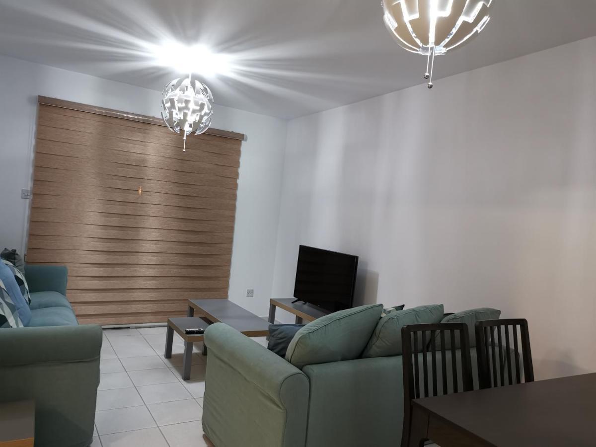 Iris Village, Near Kings Avenue Mall - By Imh Travel & Tours 파포스 외부 사진