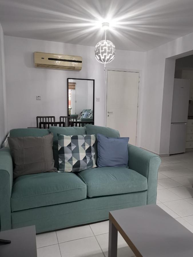 Iris Village, Near Kings Avenue Mall - By Imh Travel & Tours 파포스 외부 사진