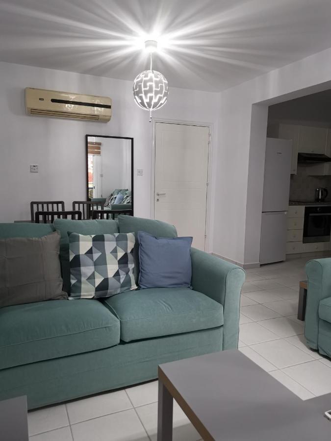 Iris Village, Near Kings Avenue Mall - By Imh Travel & Tours 파포스 외부 사진